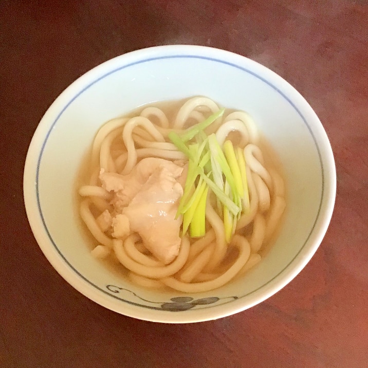 しっとり鶏ムネとネギの白だしうどん。